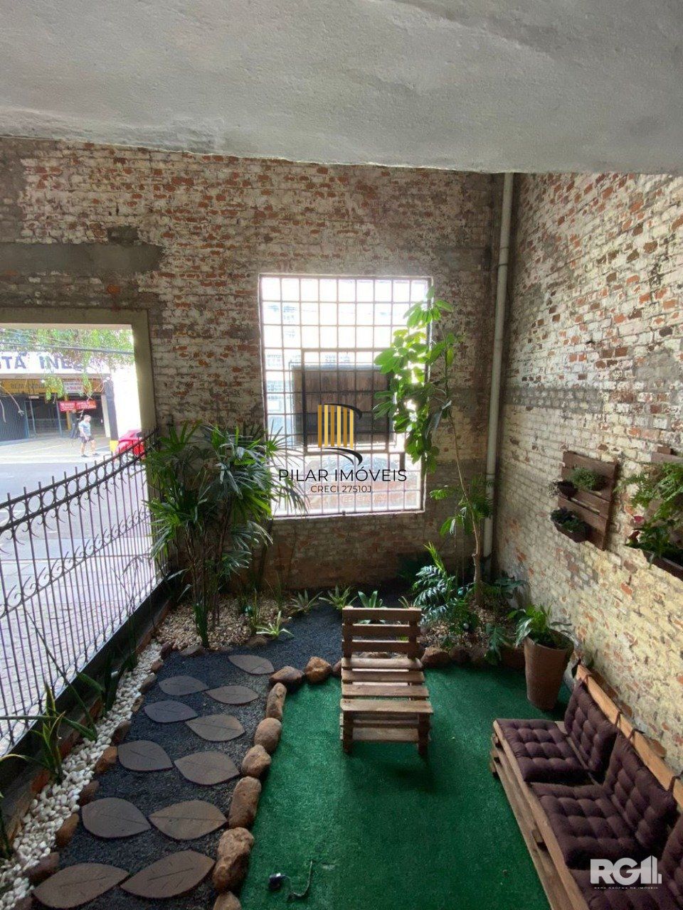 APARTAMENTO 2 DORMITÓRIOS COM VAGA DE GARAGEM COBERTA! CÓD.390235