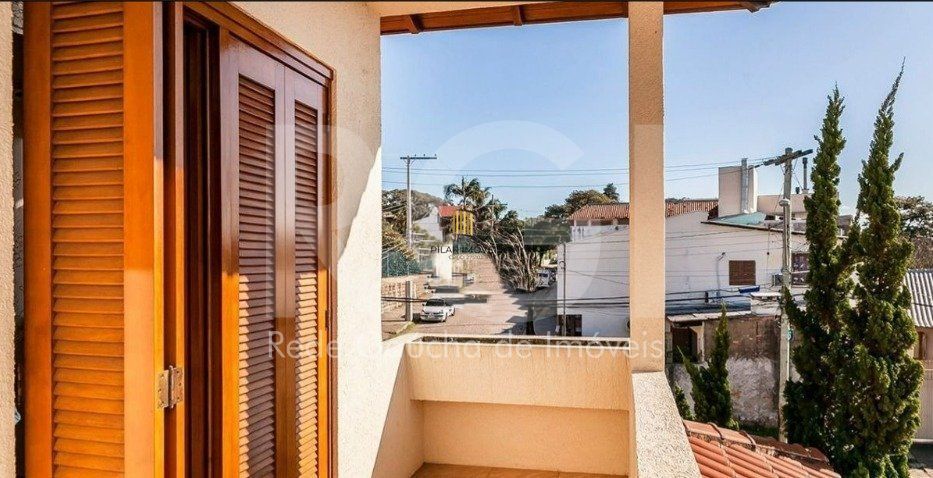 Casa para Venda - 287m², 4 dormitórios, sendo 1 suites, 4 vagas - Partenon