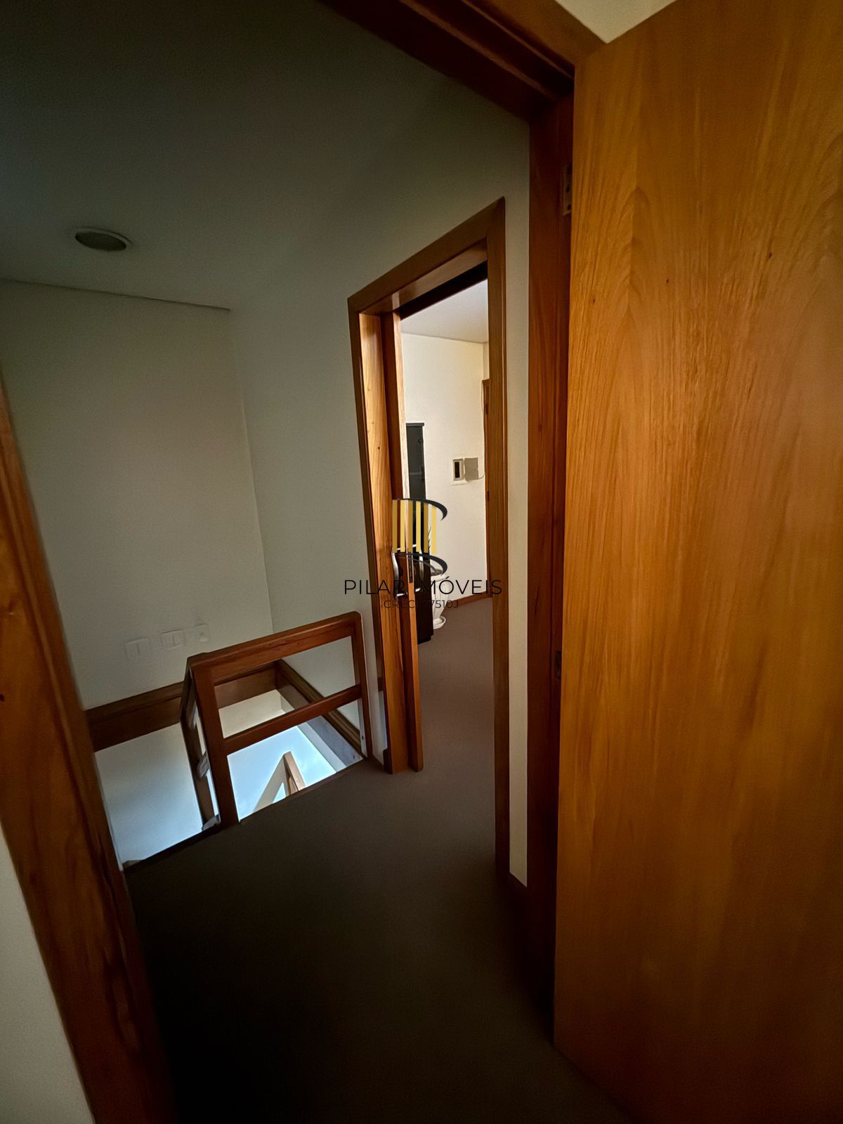 Sala comercial duplex com 71m², 2 banheiros e mobiliada na Cidade Baixa