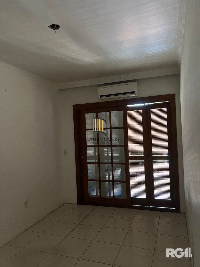 Casa 4 dormitórios, com sacada e amplo terraço