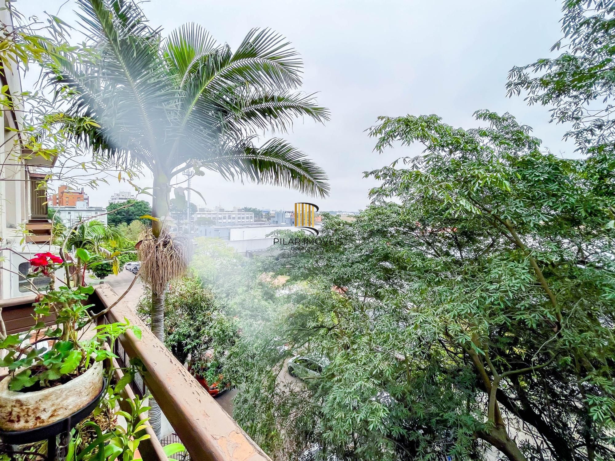 APARTAMENTO 1 DORMITÓRIO, SACADA, 1 VAGA - BAIRRO SÃO SEBASTIÃO