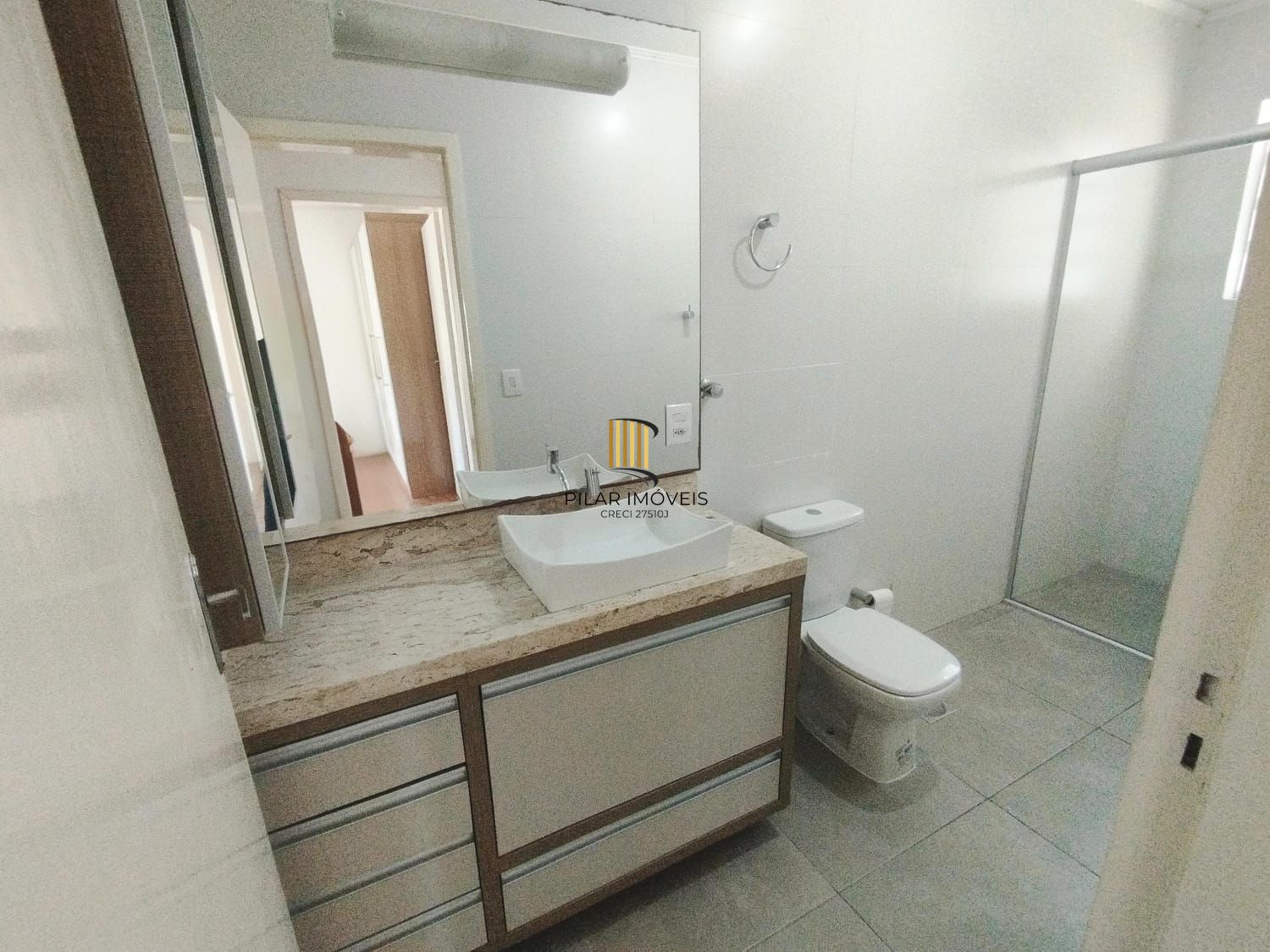 Apartamento à venda na Lima e Silva – amplo, arejado e com excelente iluminação natural