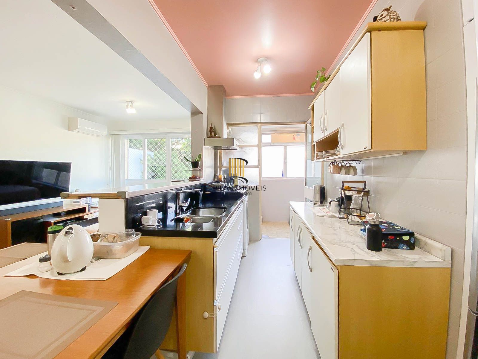 Apartamento 2 Dormitórios com Suíte, Closet, Escritório e Garagem no Rio Branco