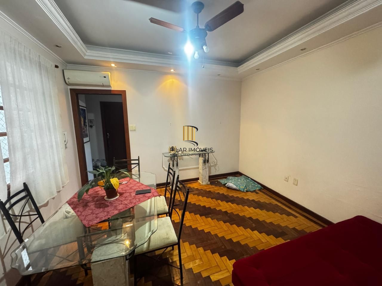 Apartamento de 3 dormitórios, banheiro social e lavabo na Cidade Baixa em Porto Alegre