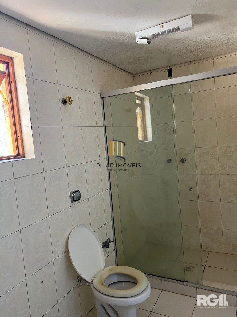 Casa 4 dormitórios, com sacada e amplo terraço