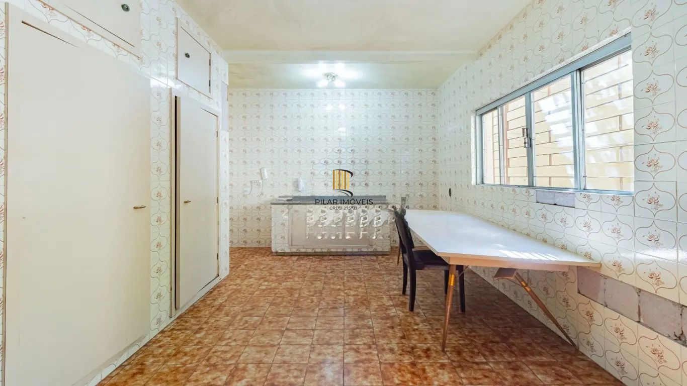 Prédio na Andre da Rocha com garagem