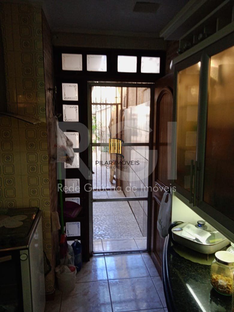 Casa para Venda - 750m², 6 dormitórios, sendo 3 suites, 4 vagas - Partenon