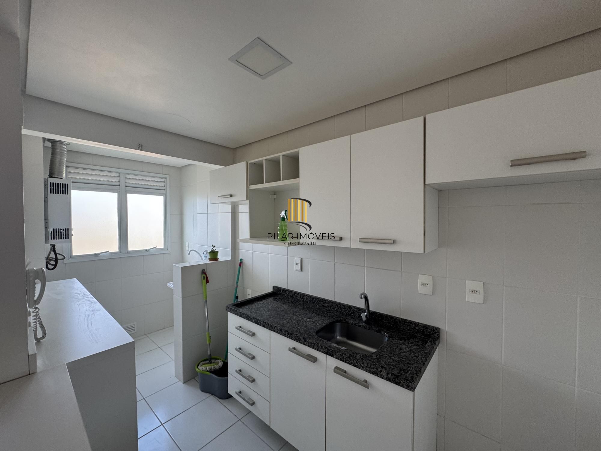 Apartamento em andar alto, posição solar norte/nascente, com excelente iluminação e ventilação natural.