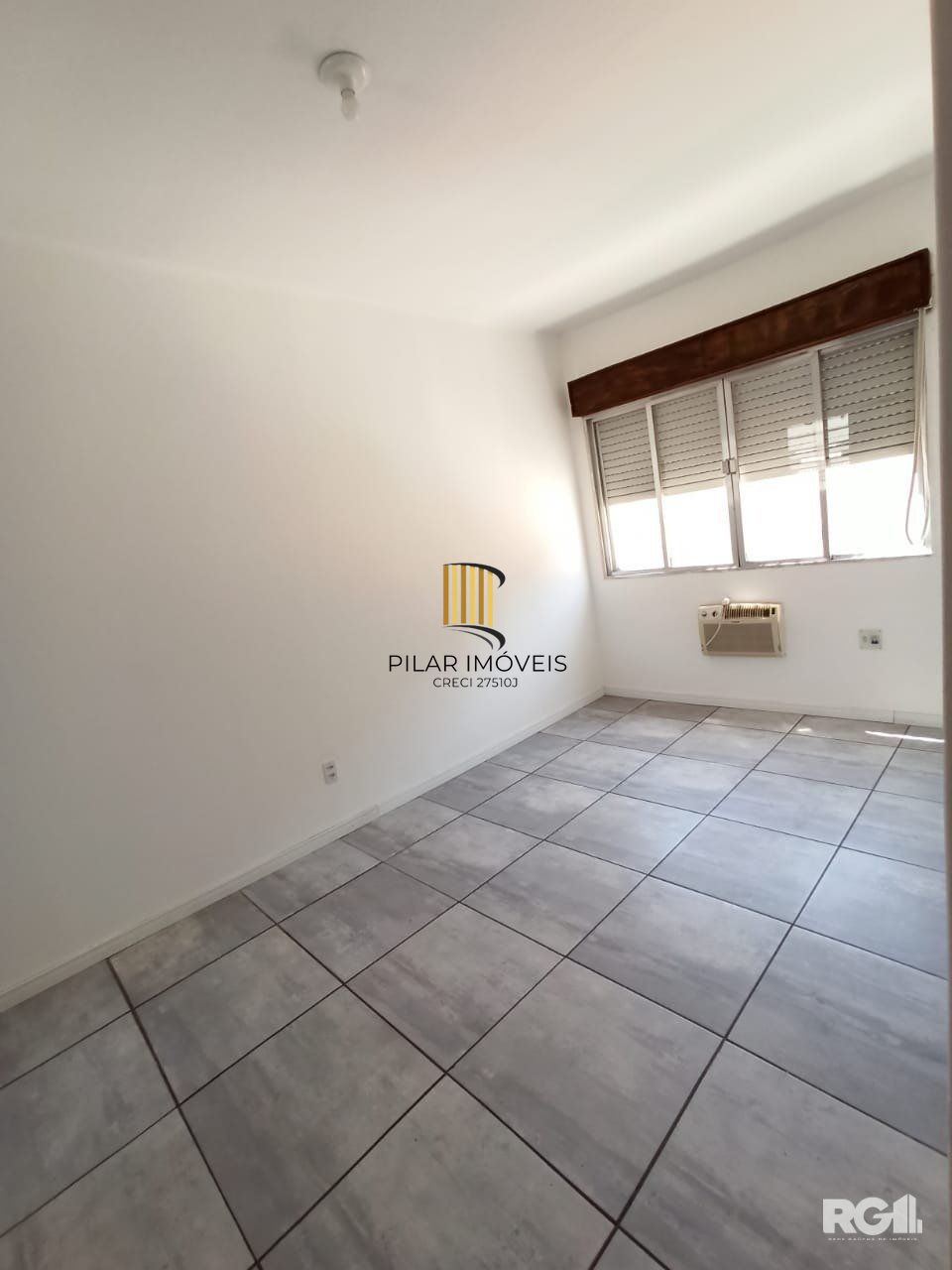 Ótimo apartamento à venda no bairro Menino Deus, em Porto Alegre.