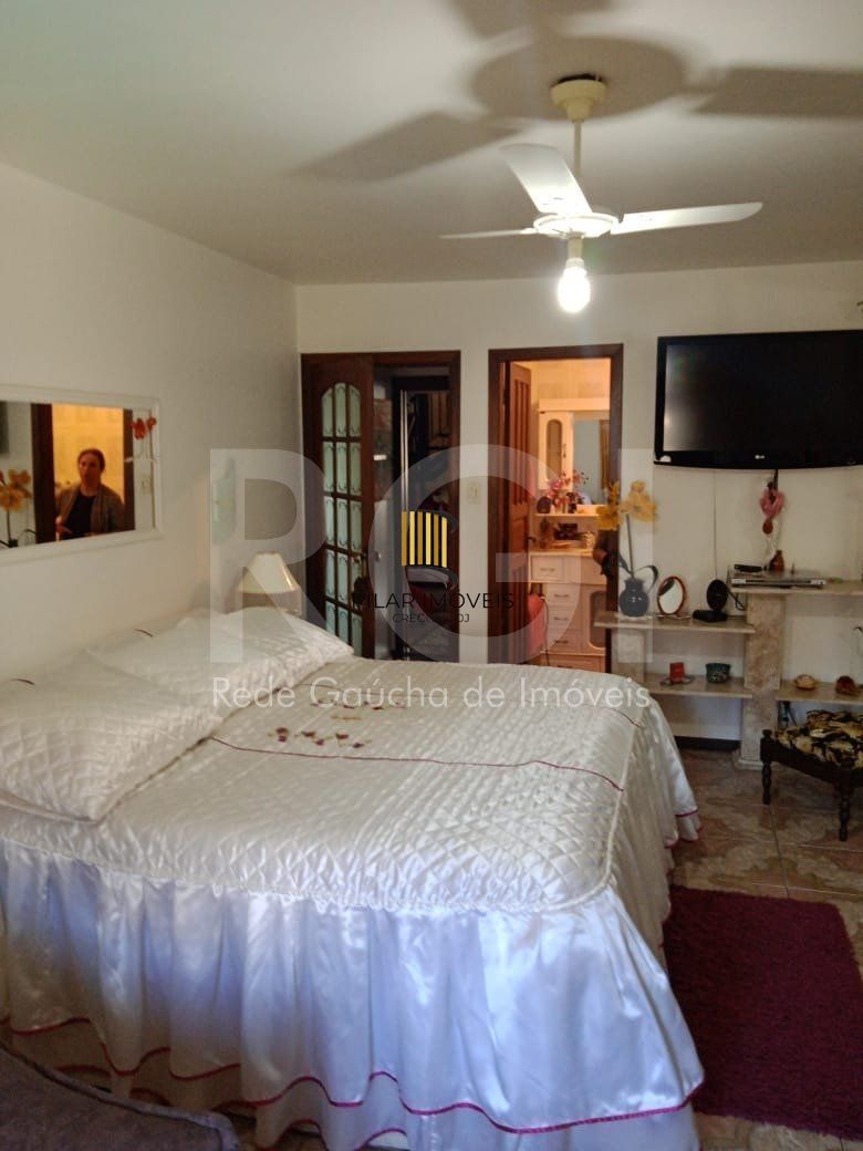 Casa para Venda - 750m², 6 dormitórios, sendo 3 suites, 4 vagas - Partenon