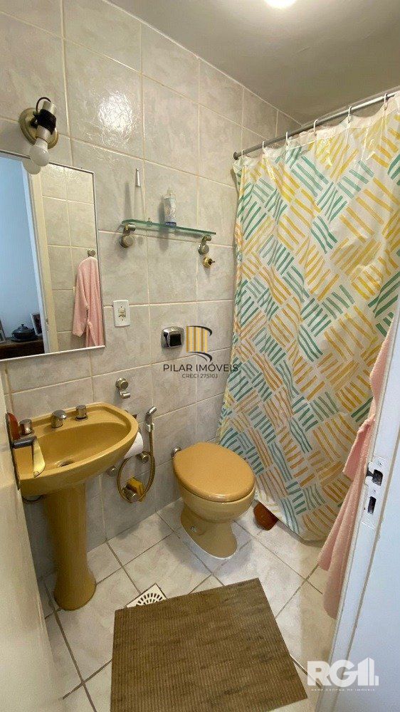 Apartamento à venda no Menino Deus, com 3 quartos (sendo 1 suíte), 3 banheiros, 1 vaga de garagem.- Cód. RP390226