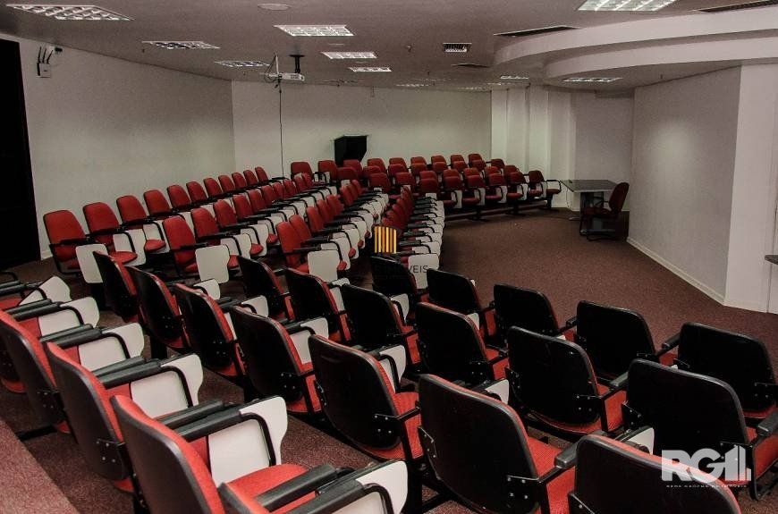 EXCELENTE SALA COMERCIAL NA CIDADE BAIXA COM 2 VAGAS ROTATIVAS A VENDA.