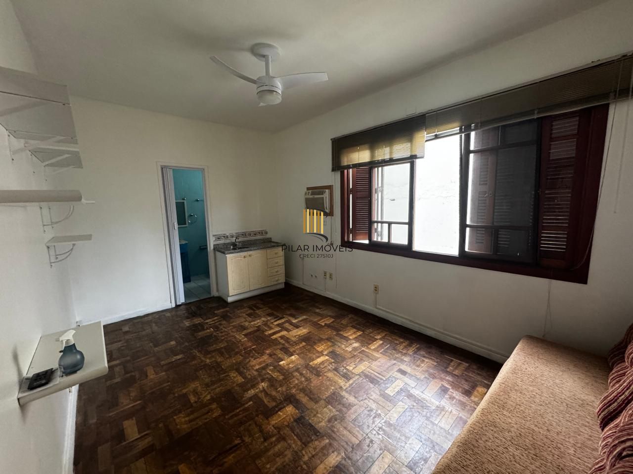 Desocupado e pronto para receber um novo dono