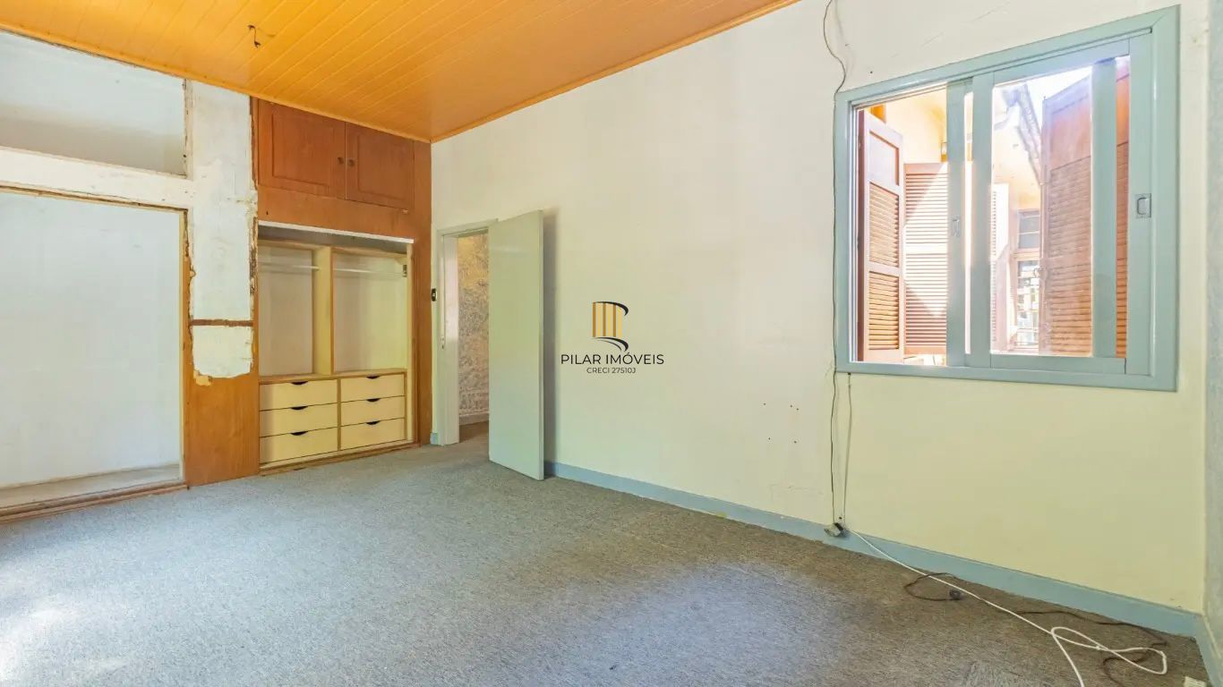 Prédio na Andre da Rocha com garagem