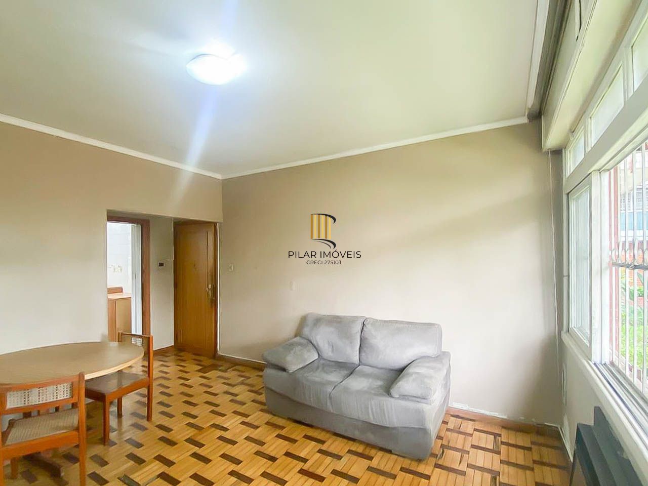 Apartamento 2 Dormitórios com Vaga Coberta no Menino Deus – Av. Ganzo, de Frente