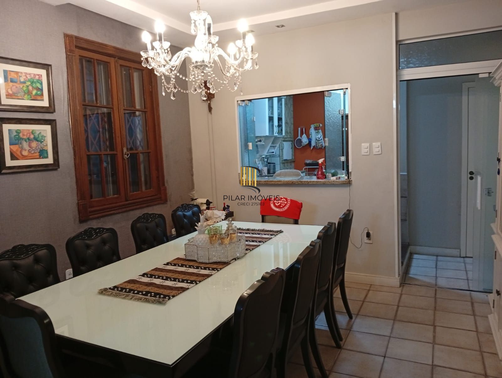 Casa com 5 quartos , 7 banheiros e pátio!