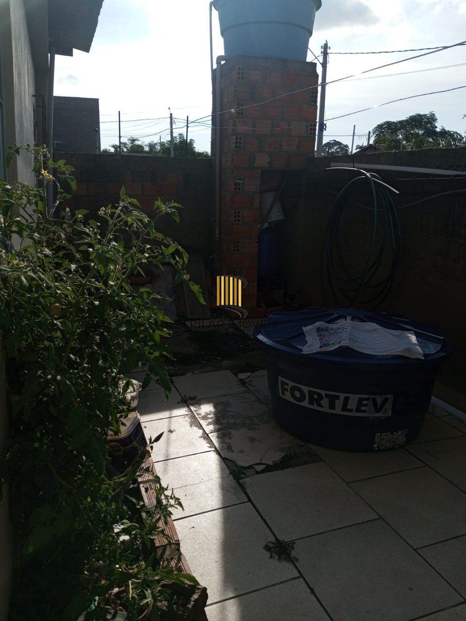 Casa de 1 dormitório, com uma garagem, bairro Rubem Berta- Porto Alegre