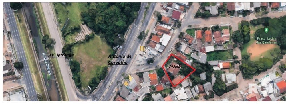 Casa com 351,60m2 de área construída em propriedade de 743m2 no Bairro Jardim Carvalho.
