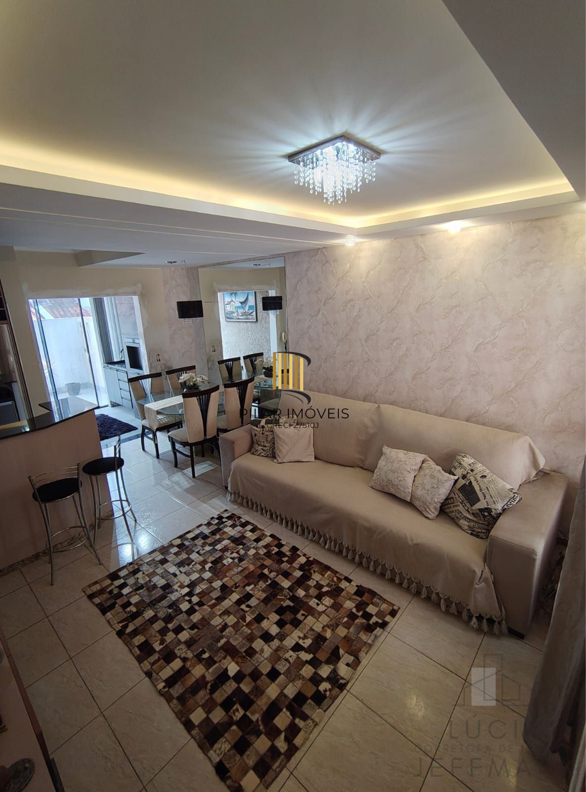 Casa em condomínio semi-mobiliada, desocupada e pronta para morar!