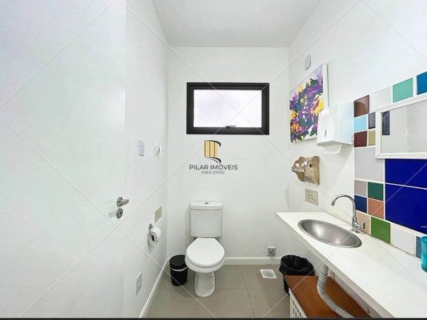 Casa para Venda - 3 dormitórios, sendo 1 suites, 2 vagas - Menino Deus