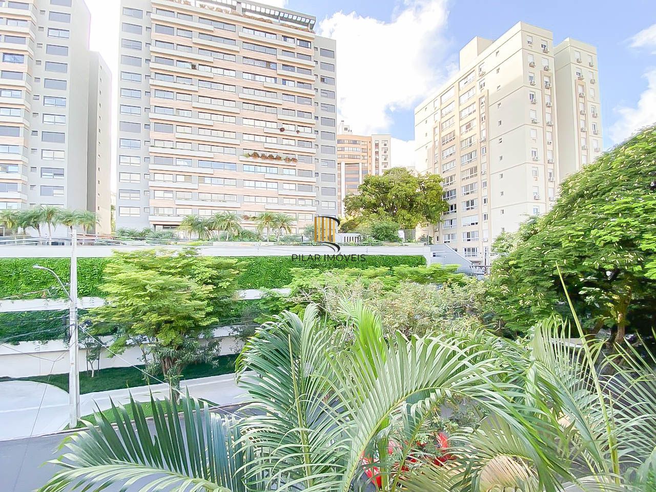 Duplex à venda no Rio Branco com 2 dormitórios, salão privativo e 2 vagas