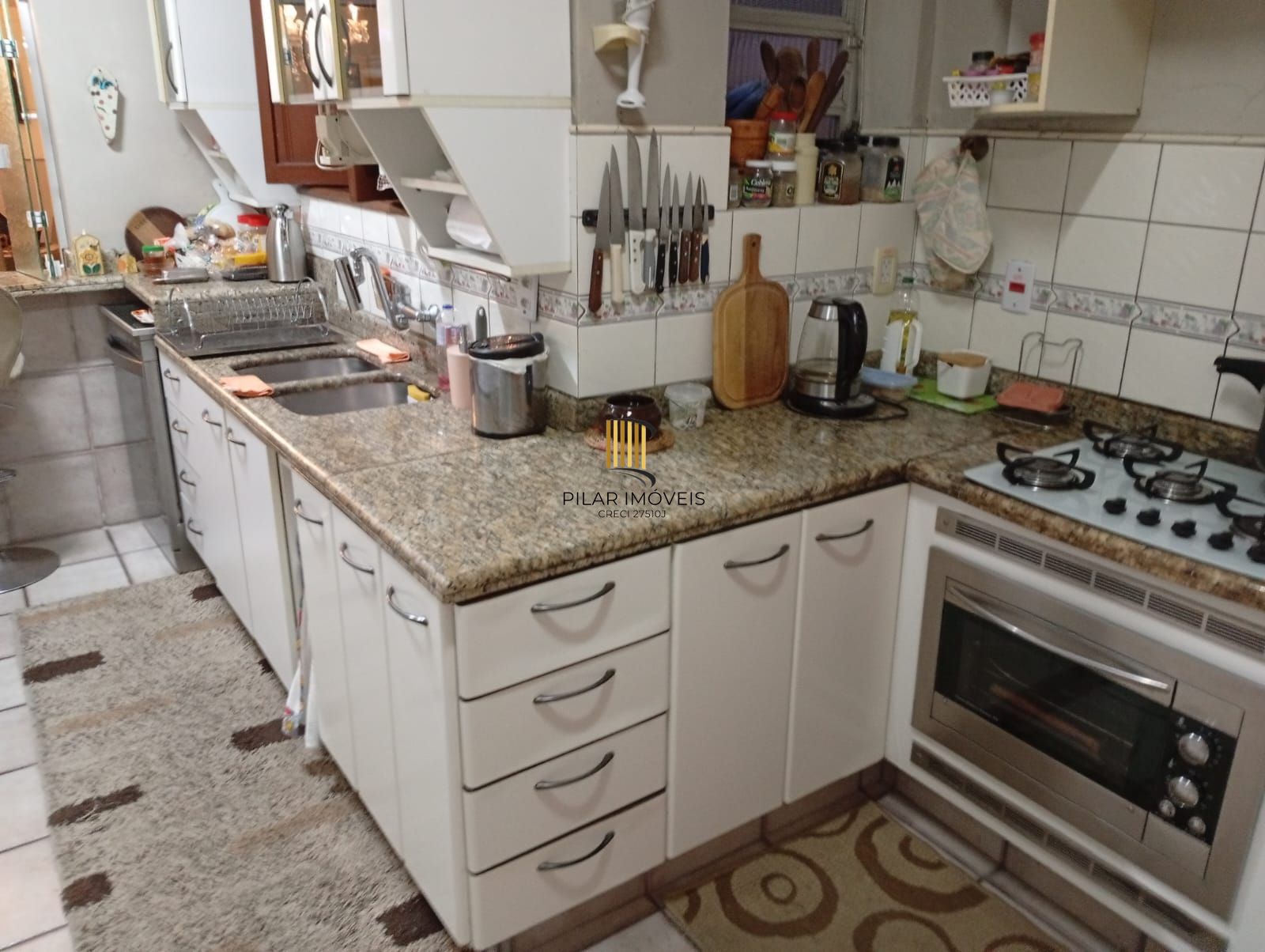 Casa com 5 quartos , 7 banheiros e pátio!