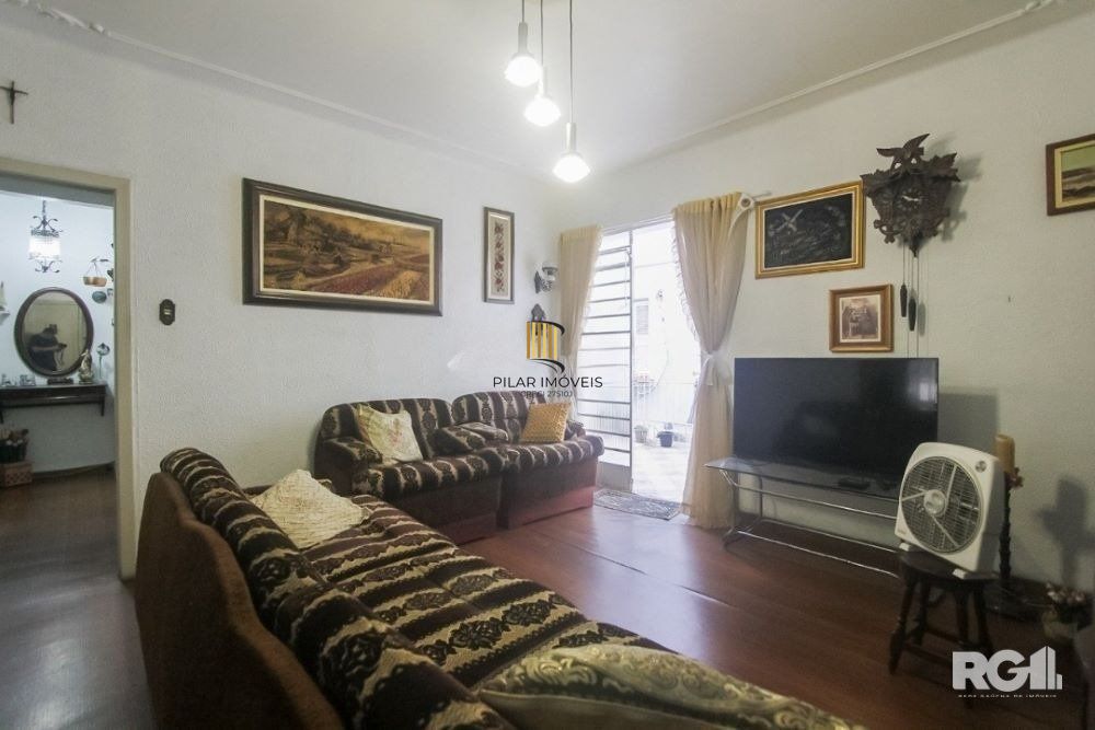Apartamento de 2 dormitórios em ótima localização na Av. Cristovao colombo.