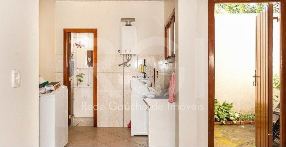 Casa para Venda - 287m², 4 dormitórios, sendo 1 suites, 4 vagas - Partenon