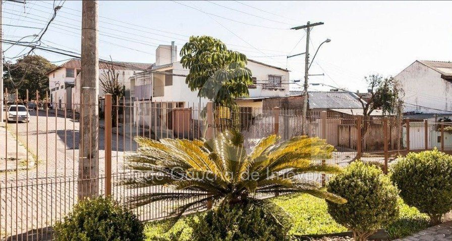 Casa para Venda - 287m², 4 dormitórios, sendo 1 suites, 4 vagas - Partenon