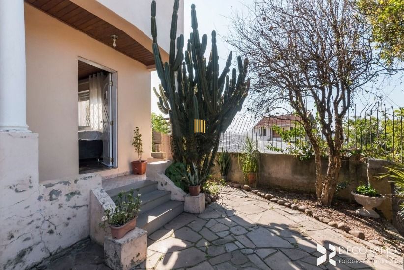 Casa para Venda - 190m², 4 dormitórios, sendo 1 suites, 2 vagas - Partenon