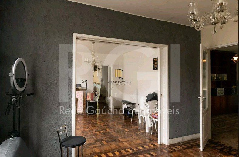 Casa para Venda - 210m², 4 quartos, sendo 1 suites, 4 vagas - Petrópolis