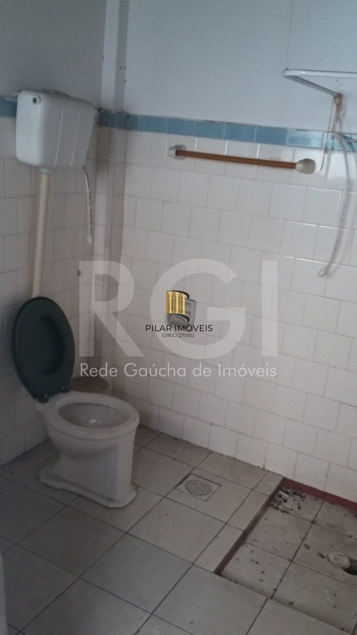 Casa com 4 quartos, 4 banheiros  e amplo pátio no miolo do bairro Cidade Baixa!