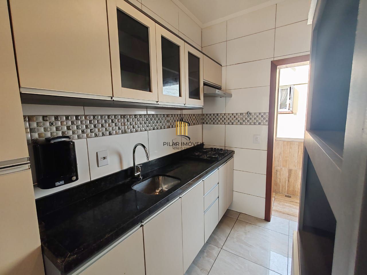 Apartamento Reformado de 2 Dormitórios com Sacada no Menino Deus, Porto Alegre