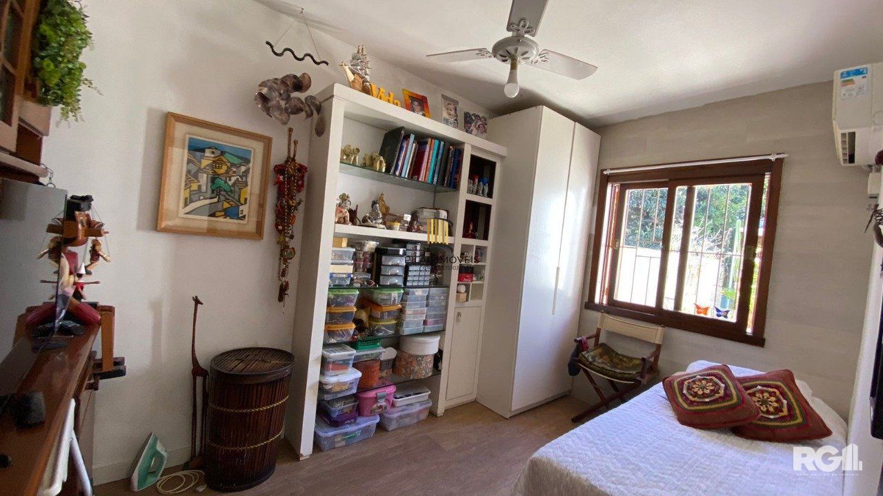 CASA AMPLA 3 DORMITÓRIOS NO ANDAR SUPERIOR NA CIDADE BAIXA .