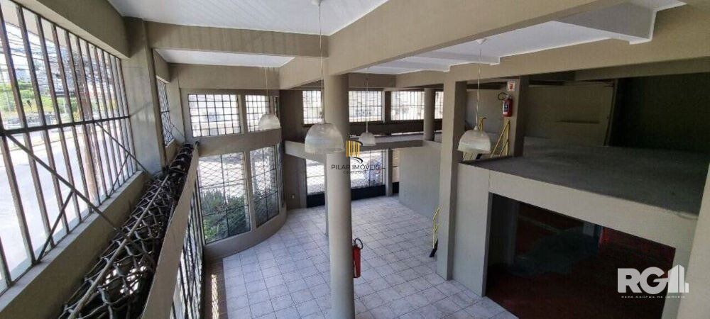 AMPLA LOJA COM MEZANINO, EM FRENTE A REDENÇÃO.