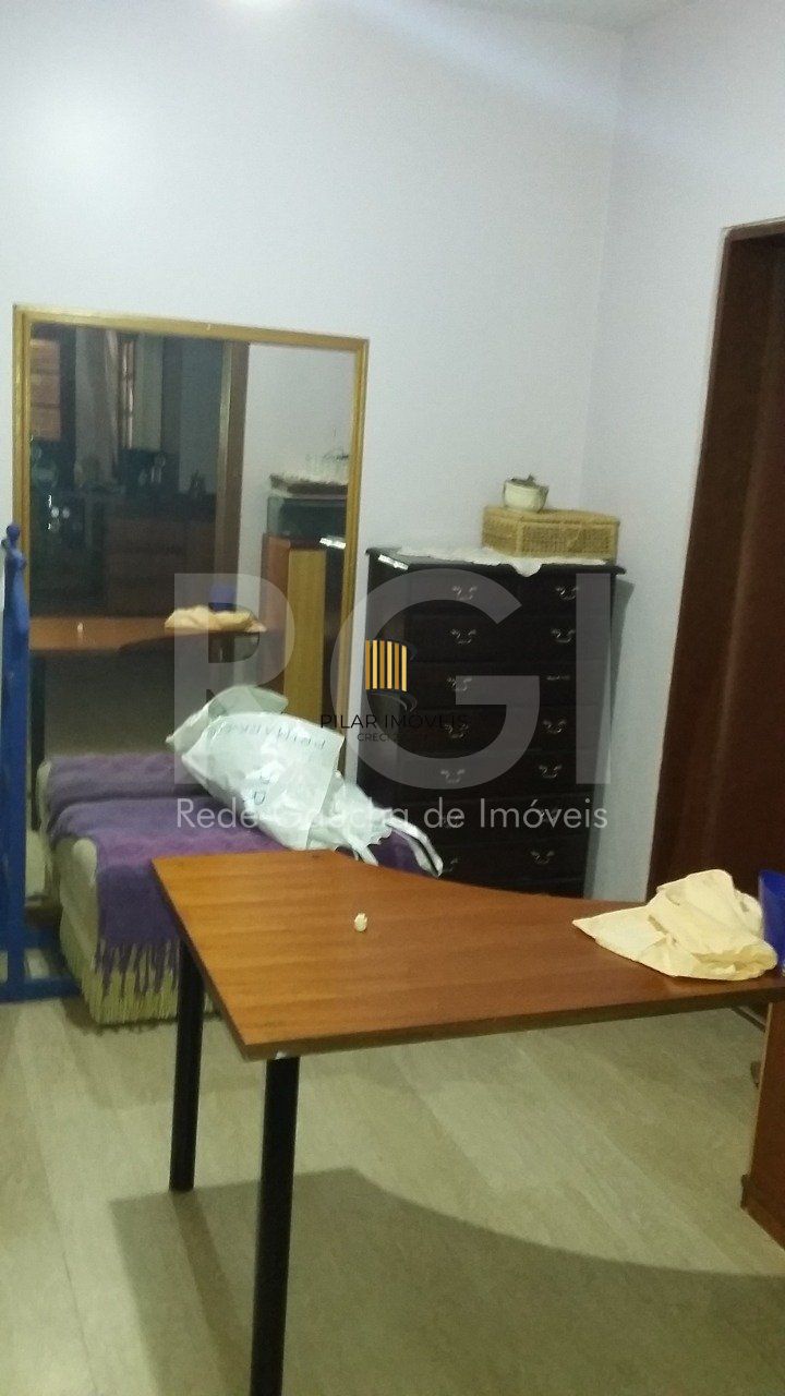 Casa com 4 quartos, 4 banheiros  e amplo pátio no miolo do bairro Cidade Baixa!