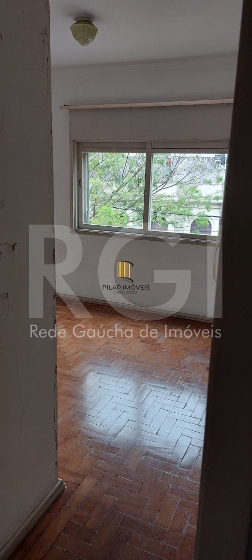 Apartamento com 3 quartos, 2 banheiros, desocupado e 1 vaga!