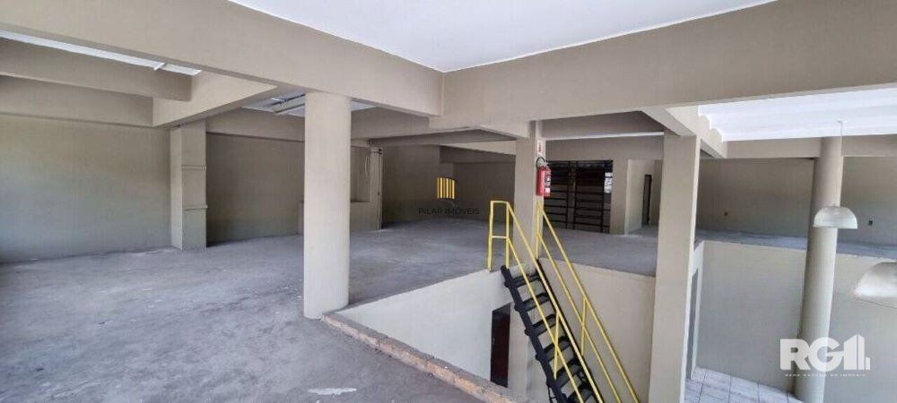 AMPLA LOJA COM MEZANINO, EM FRENTE A REDENÇÃO.