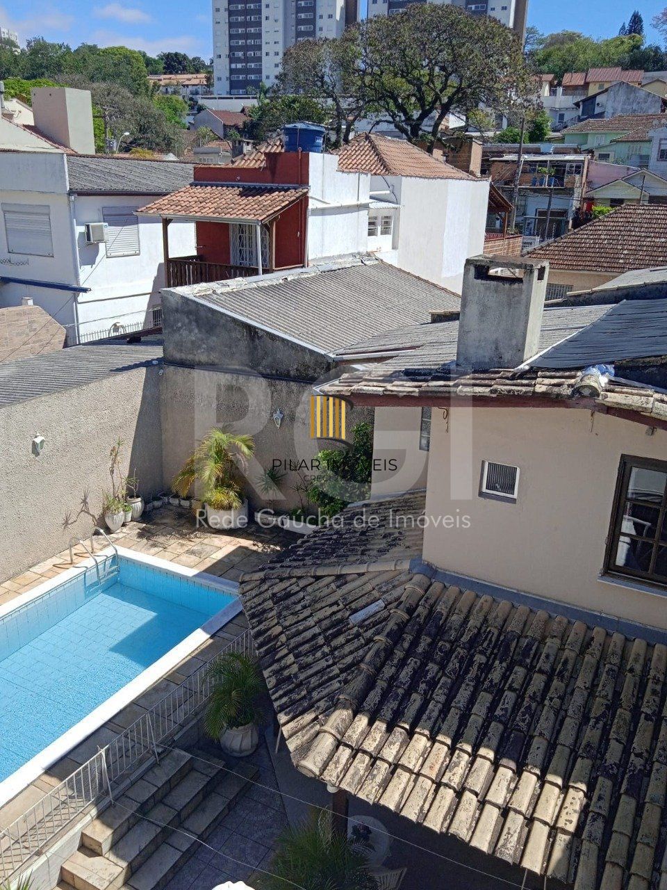 Casa para Venda - 750m², 6 dormitórios, sendo 3 suites, 4 vagas - Partenon