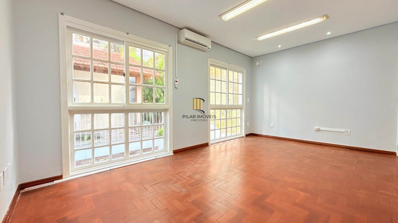 CASA 230m² 5 QUARTOS/SALAS, 3 VAGAS DE GARAGEM - USO RESIDENCIAL OU COMERCIAL