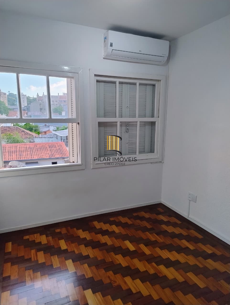 #Vende apartamento  desocupado com 2 quartos no Menino Deus#