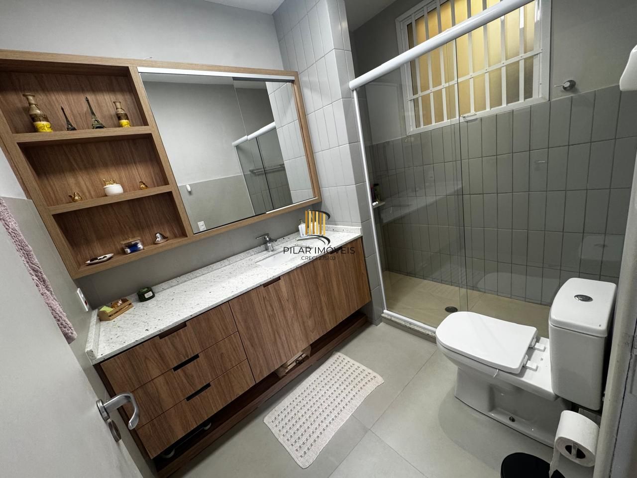 Apartamento de 2 Dormitórios totalmente reformado com churrasqueira