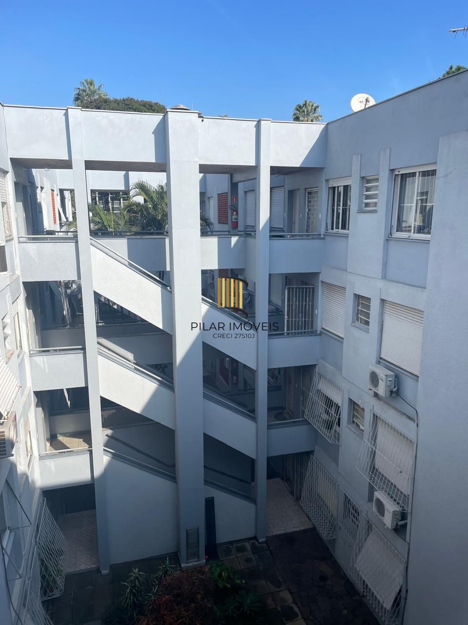 Apartamento 02 dormitórios bairro Menino Deus .