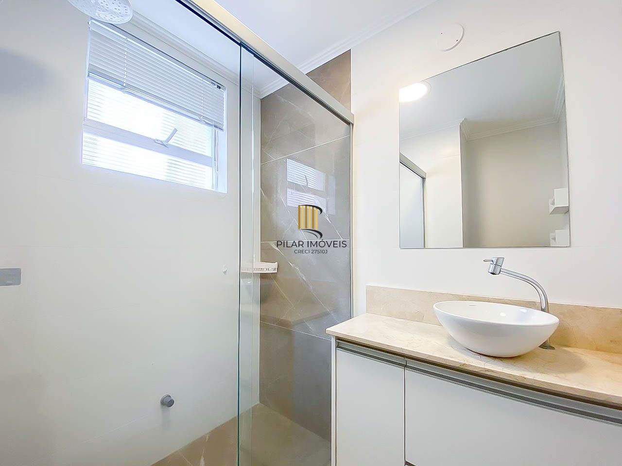 Apartamento 2 Dormitórios com Vaga Coberta e Cozinha Planejada no Bom Fim