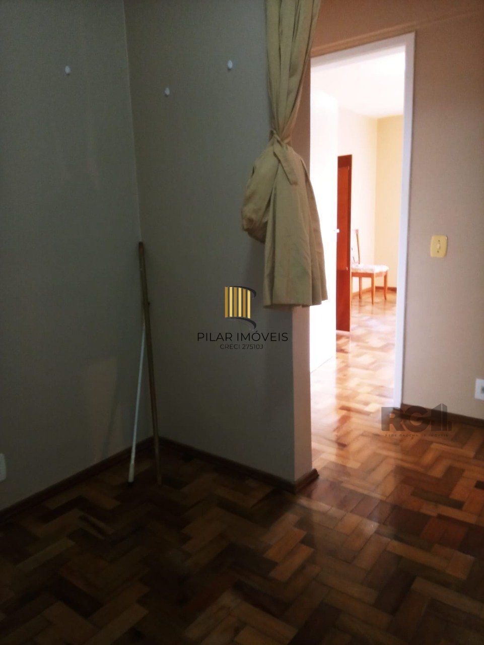 Apartamento 2 quartos, 2 banheiros e garagem na Cidade Baixa.