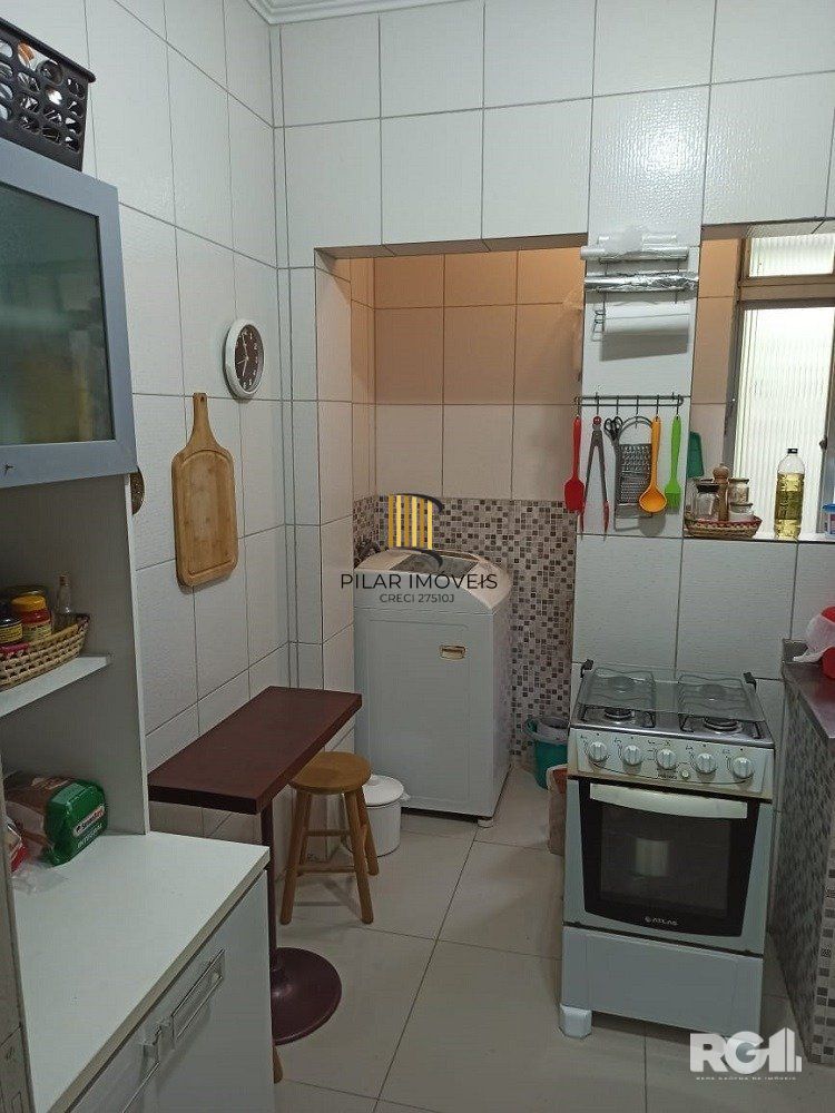 Apartamento à venda na Cidade Baixa – 2 dormitórios, de frente, com sacada integrada – Somente para investidor.