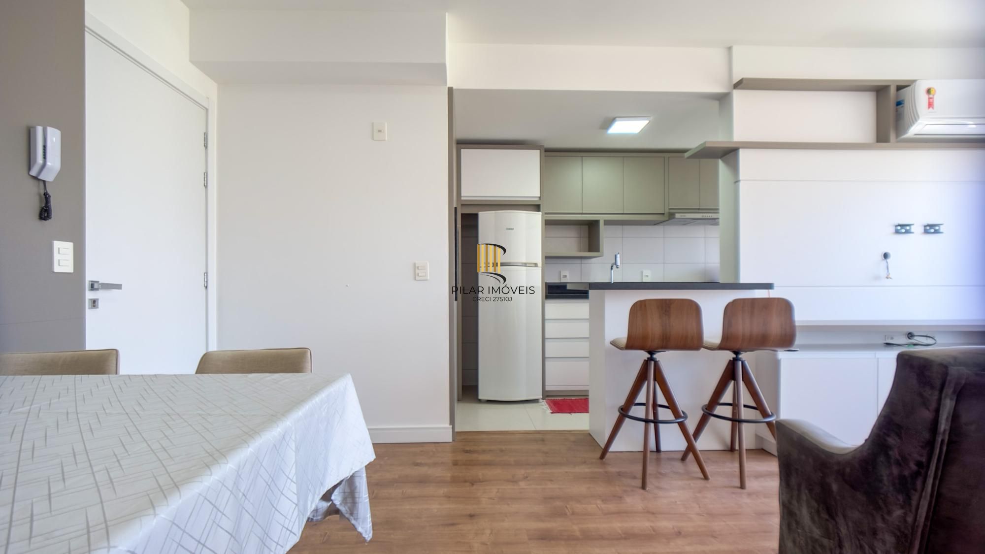 Excelente apartamento 2 dormitorios  semi mobiliado localizado na cidade baixa
