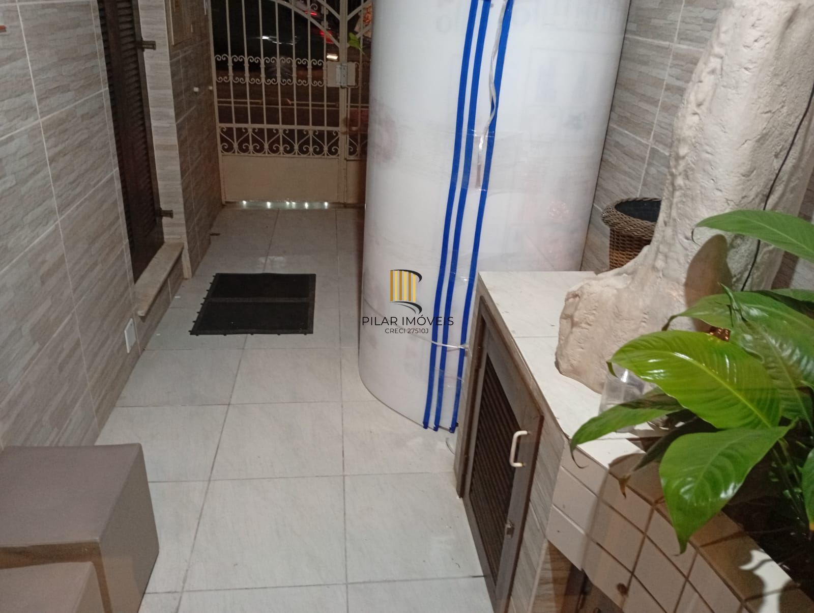 Casa com 5 quartos , 7 banheiros e pátio!