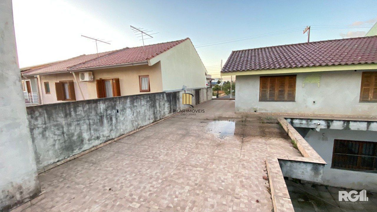 Casa à venda na Rua Martinho Lutero, localizada no bairro Harmonia em Canoas, RS.