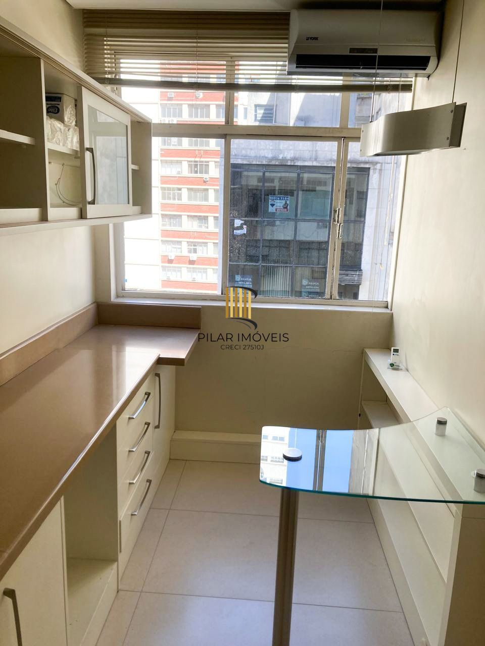 Sala Comercial à Venda na Rua dos Andradas – 47,10m² Semi Mobiliada – Excelente Oportunidade no Centro